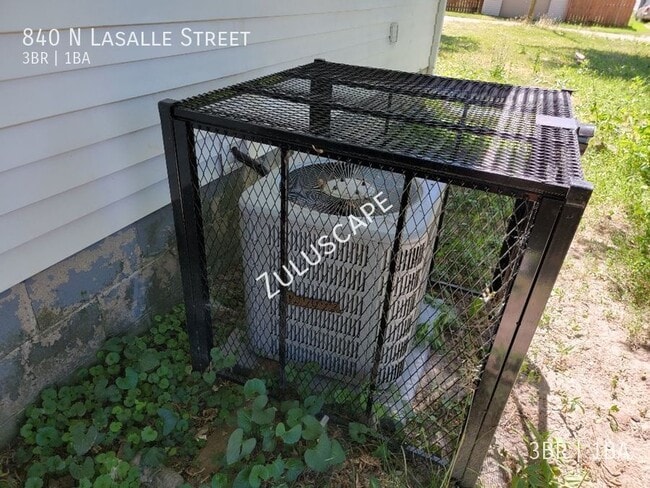 Building Photo - 840 Lasalle St