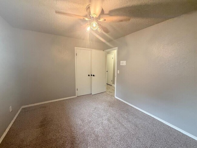 Building Photo - 405 Partridge Ln