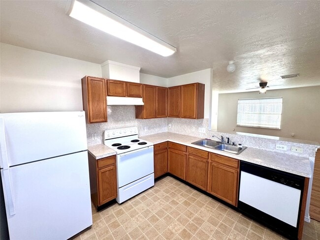 Building Photo - 8225 Gladstone St