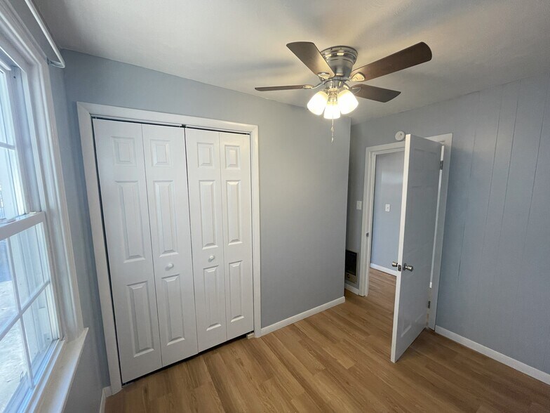 Building Photo - 937 Shamrock Ave