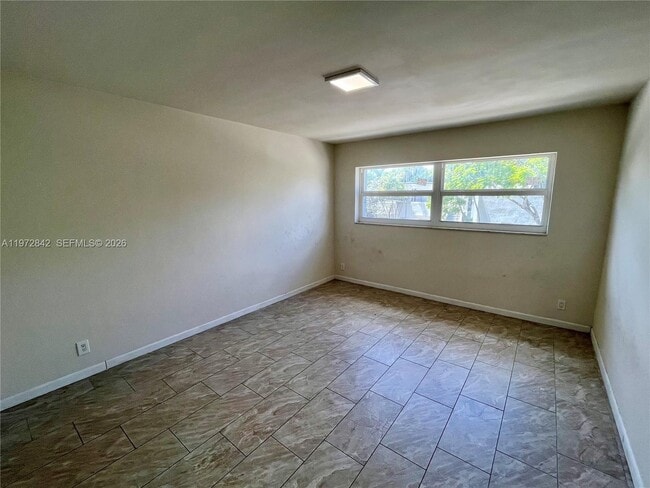 Building Photo - 1958 Monroe St