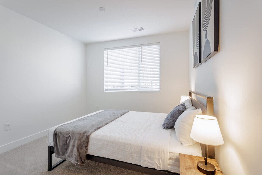 Building Photo - 601 E Pete Rose Wy