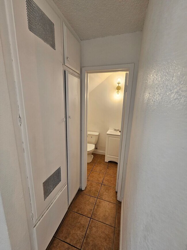 Building Photo - 2333 Birkdale St