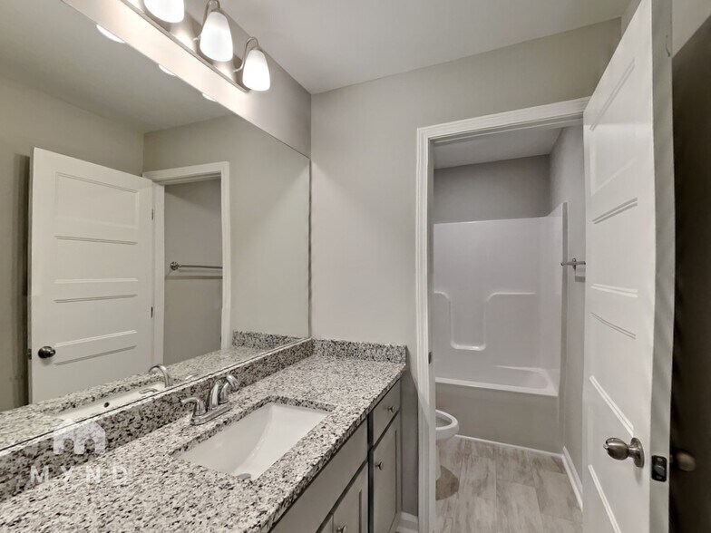 Building Photo - 386 Springwater Wy