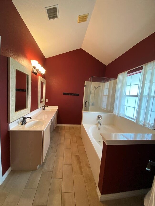 Building Photo - 1404 Terra St