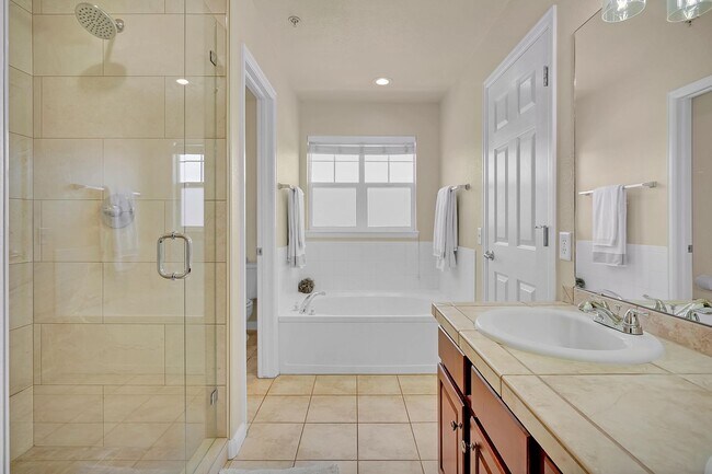 Building Photo - Immaculate 3 Bedroom Townhome Near Downtown COS