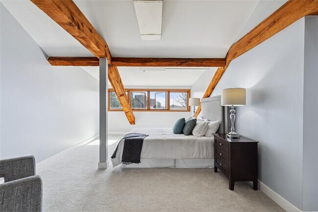 Building Photo - 555 S Water St