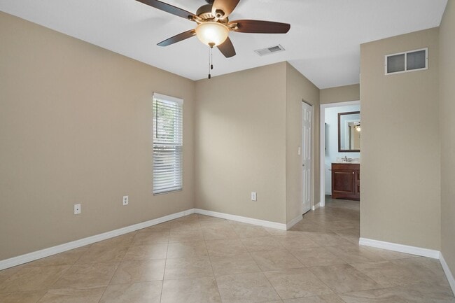 Building Photo - Perfect West Bradenton Location - 2 bedroom / 2 bathroom Home