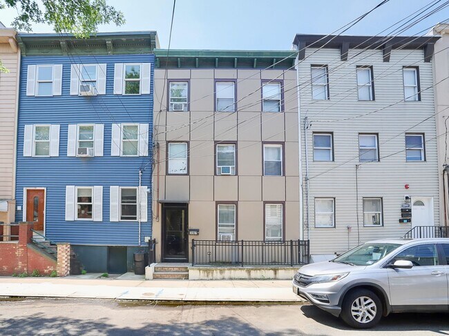 Building Photo - 397 1st St