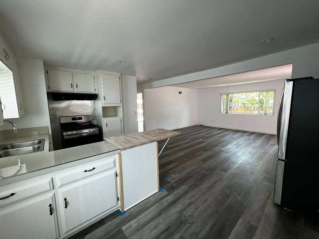 Building Photo - 340 Rennie Ave