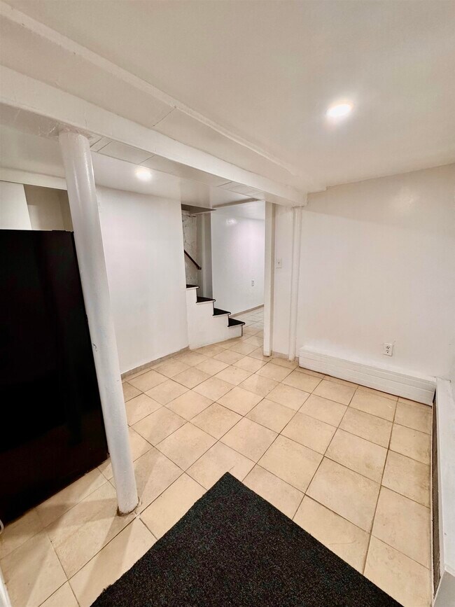 Building Photo - 204 Zabriskie St