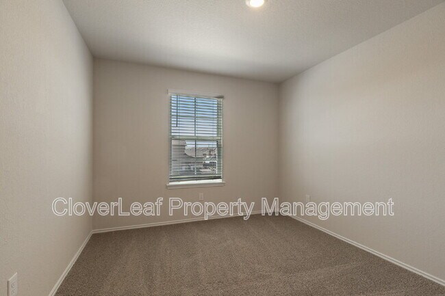 Building Photo - 466 Orion Dr
