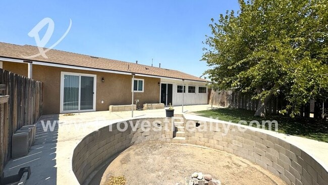 Building Photo - 9811 Arroyo Ave