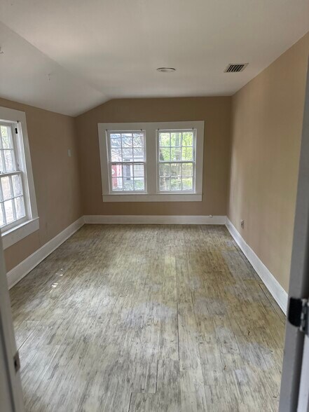 Building Photo - 2104 Emogene St