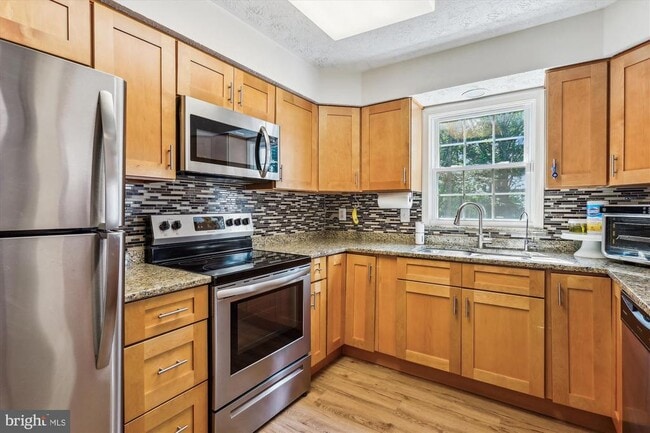 Building Photo - 405 Beacon Hill Terrace