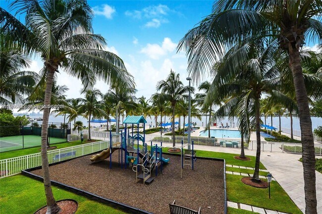 Building Photo - 2101 Brickell Ave