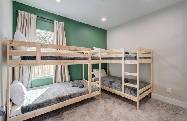 Building Photo - 8320 Curry Rd