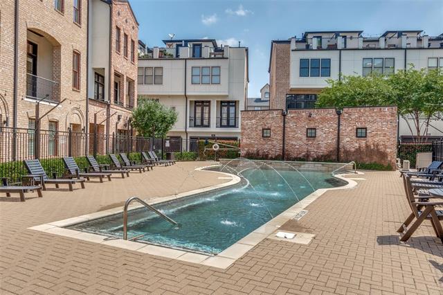Building Photo - 620 S Pearl Expy