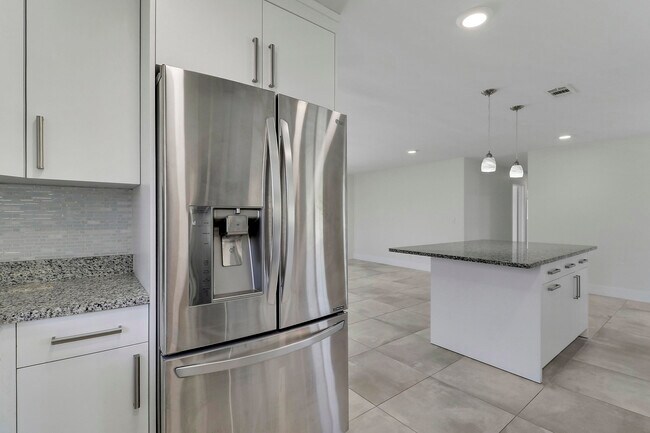 Building Photo - 636 Eastwind Dr