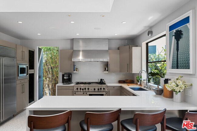 Building Photo - 8735 Dorrington Ave