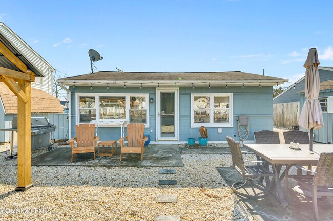 Building Photo - 804 Harbor Rd