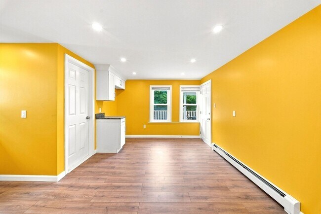 Building Photo - 40 Spring Ave