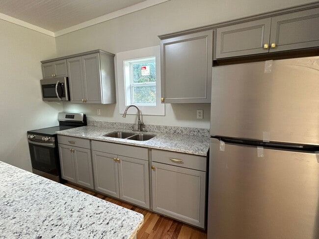 Building Photo - 401 Francis St E