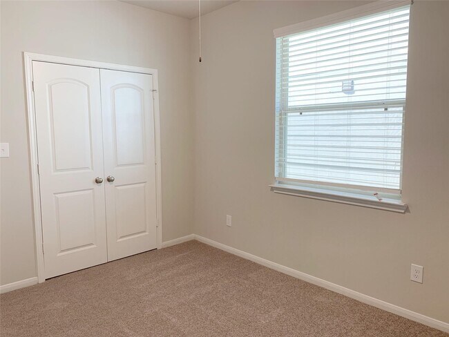 Building Photo - 14218 Singing Oaks Trl