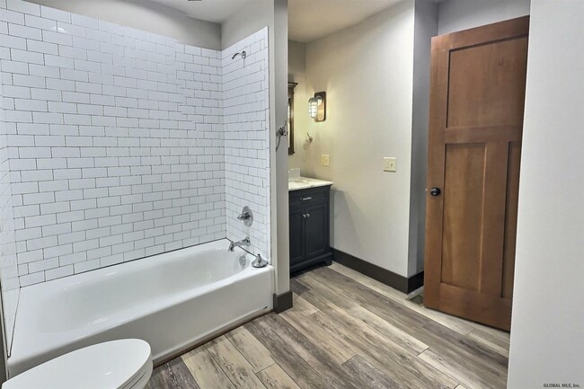 Building Photo - 34 William St