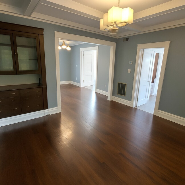 Building Photo - 210-212 W 39th St