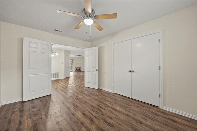 Building Photo - 2504 Brook Hollow Ct