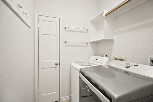 Building Photo - 1438 Crescent Green Dr