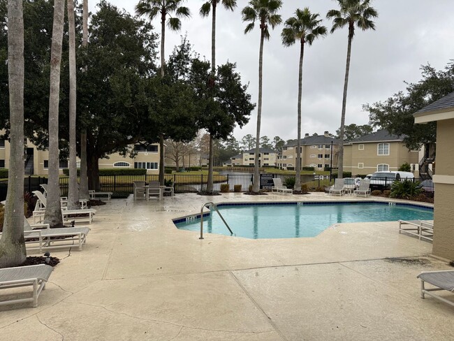 Building Photo - Live the Beach Life! Updated 2/2 condo in ...