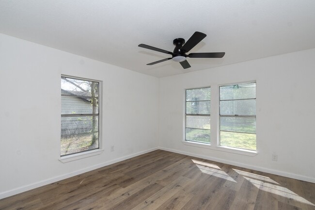 Building Photo - 211 W South St