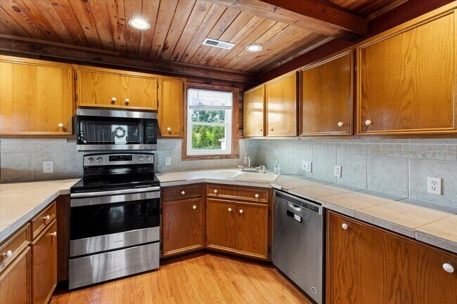Kitchen - 1210 Stafford Dr