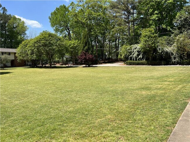 Building Photo - 4079 Pine Valley Rd