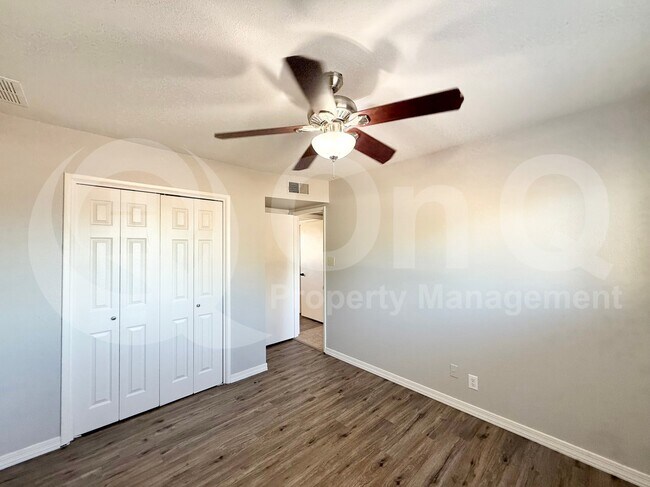 Building Photo - 1307 W Elna Rae St