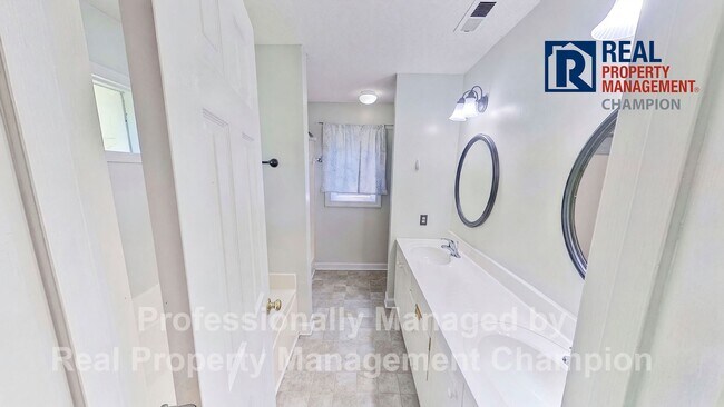 Building Photo - 315 Peppertree Ct