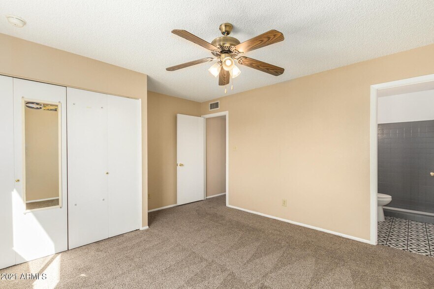 Building Photo - 3106 S Los Feliz Dr