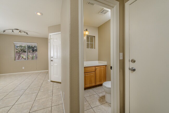 Building Photo - Stunning Gated Community in Summerlin!