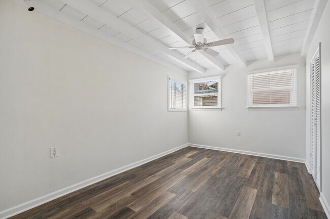 Building Photo - 375 E 20th St
