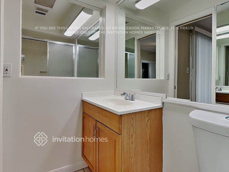 Building Photo - 2310 Sunderland Rd