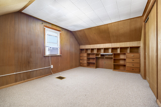 Building Photo - 43 Plankton St