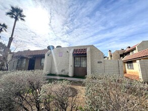 Building Photo - Recently remodeled 2-bed, 2-bath unit for rent in North Las Vegas!