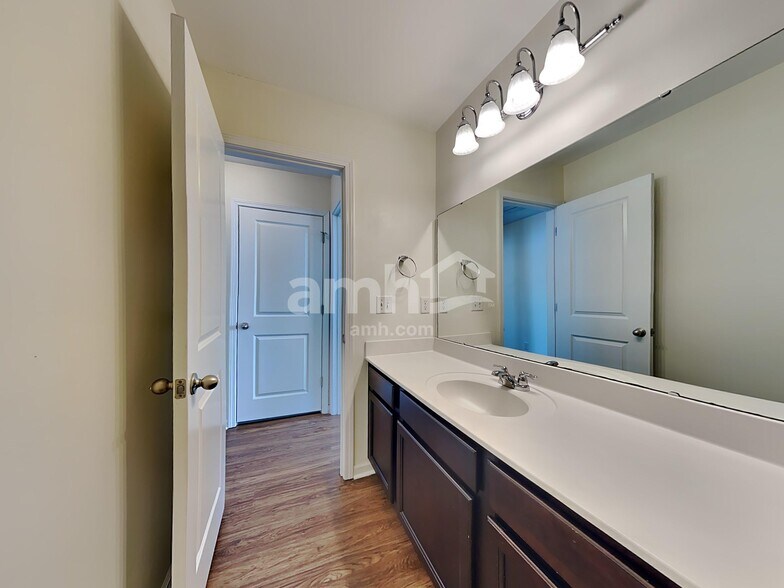 Building Photo - 136 Orion Way