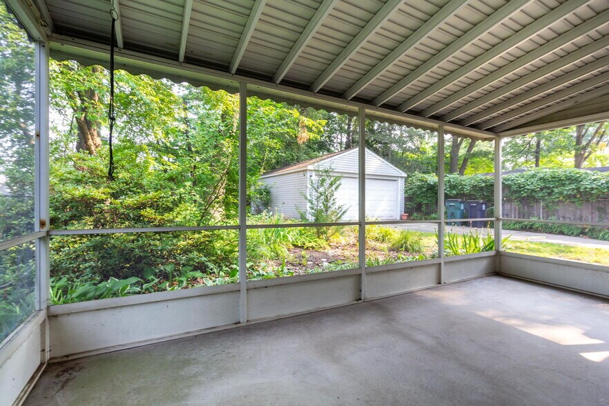 Building Photo - 1016 Lawndale Dr