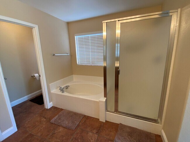 Building Photo - SUPER UPGRADED 3BD/2.5BA HOME W/ POOL/SPA!!