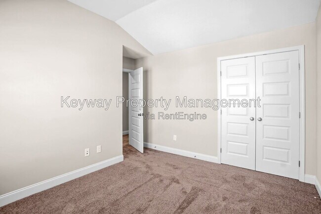 Building Photo - 3225 Venetian Dr