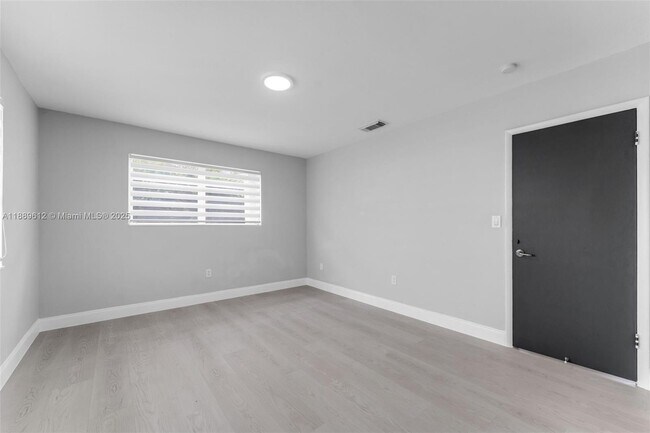 Building Photo - 4400 SW 89th Ave