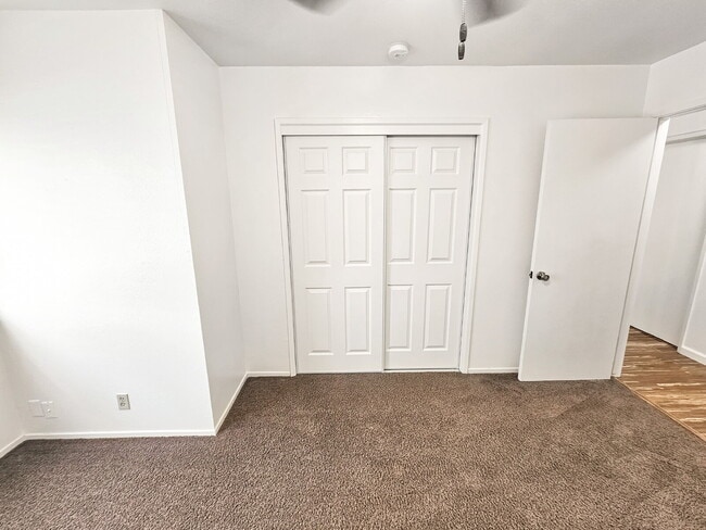 Building Photo - 528 Heatherglen Dr